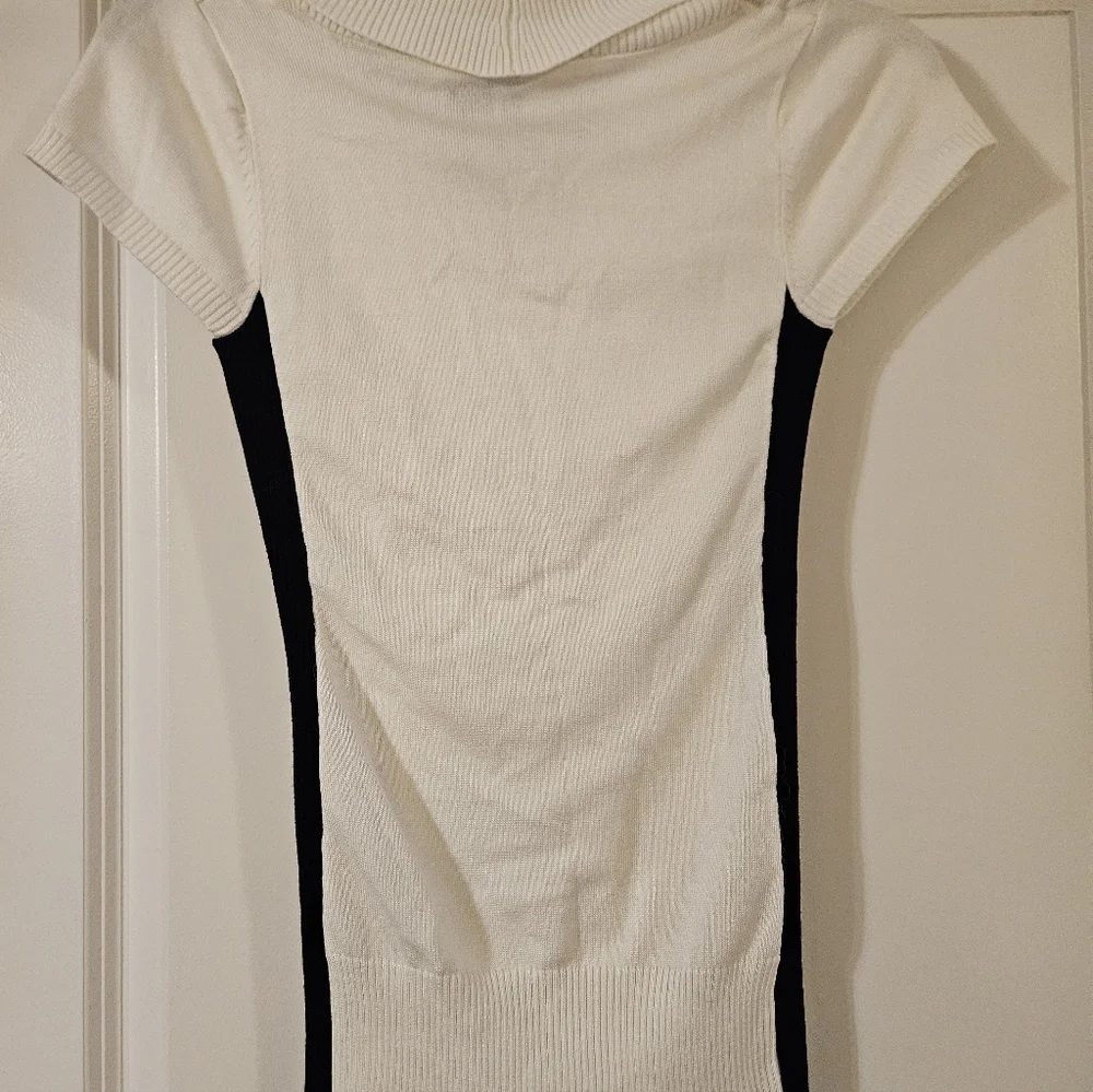 Black and Ivory Short Sleeved Vneck Sweater, XS, NWT